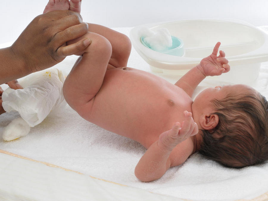 بهترین زمان تعویض پوشک نوزاد هر چند ساعت است؟