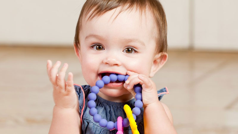 چرا نوزادان تمایل دارند که از دندانگیر استفاده کنند ؟